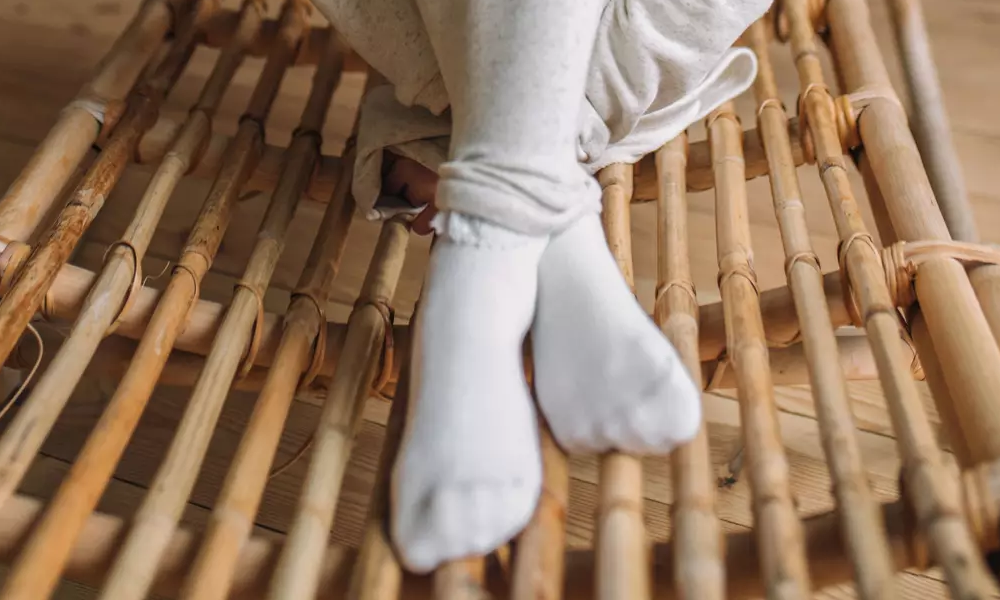 Damskie skarpetki z falbanką, czyli sposób na podkreślenie dziewczęcego charakteru stylizacji