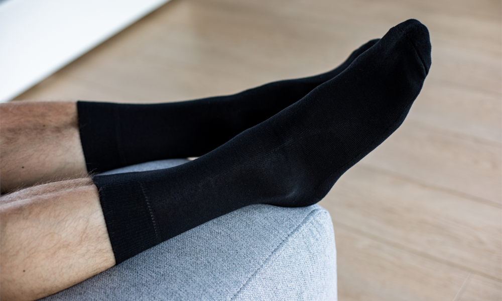 Jak nosić czarne skarpetki męskie? Poradnik modnego mężczyzny